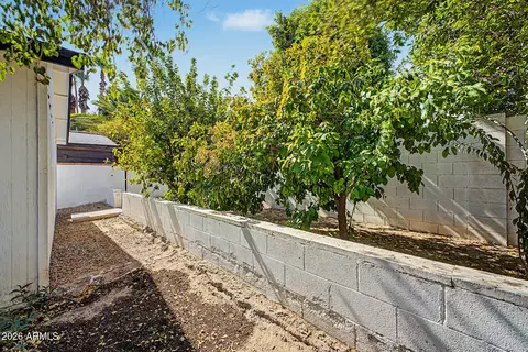 Exterior - 530 E Rose Ln, Phoenix, AZ 85012 photo 19 of 20