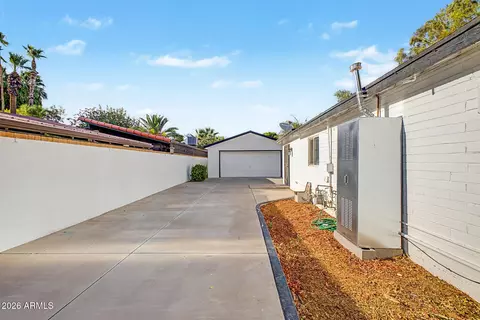 Exterior - 530 E Rose Ln, Phoenix, AZ 85012 photo 12 of 20