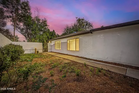 Exterior - 530 E Rose Ln, Phoenix, AZ 85012 photo 9 of 20