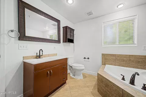 Bath - 530 E Rose Ln, Phoenix, AZ 85012 photo 2 of 4