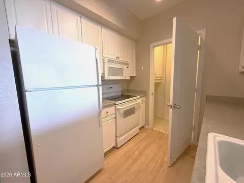 Kitchen - 1701 E Colter St #484, Phoenix, AZ 85016 photo 1 of 5