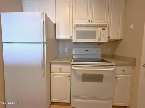 Kitchen - 1701 E Colter St #484, Phoenix, AZ 85016 photo 3 of 5