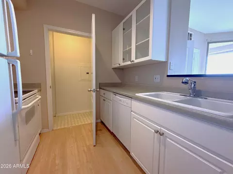 Kitchen - 1701 E Colter St #484, Phoenix, AZ 85016 photo 2 of 5