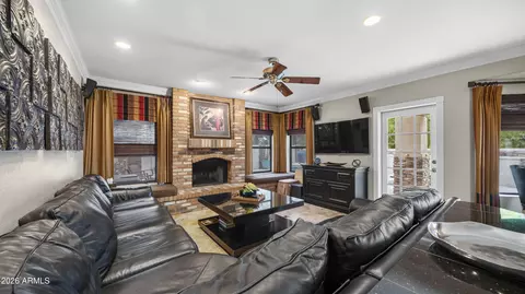 Living - 42 E Maria Ln, Tempe, AZ 85284 photo 1 of 4