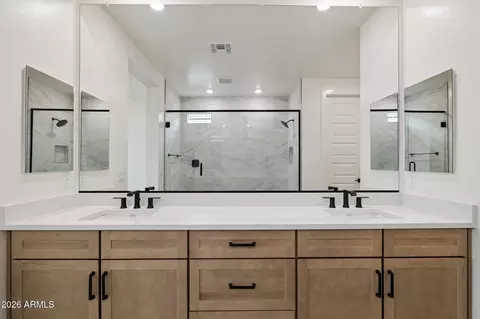 Bath - 2726 E Agave Knoll Rd, Phoenix, AZ 85024 photo 6 of 6