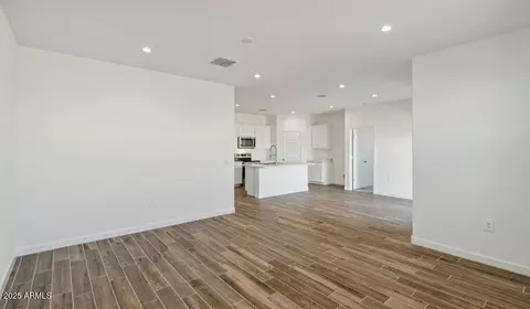 Living - 2925 W Stearn Ave, Apache Junction, AZ 85120 photo 1 of 1