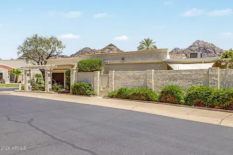 Exterior - 1801 E Winter Dr, Phoenix, AZ 85020 photo 3 of 9