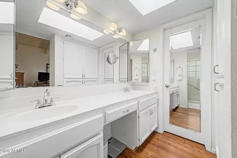 Bath - 1801 E Winter Dr, Phoenix, AZ 85020 photo 1 of 4