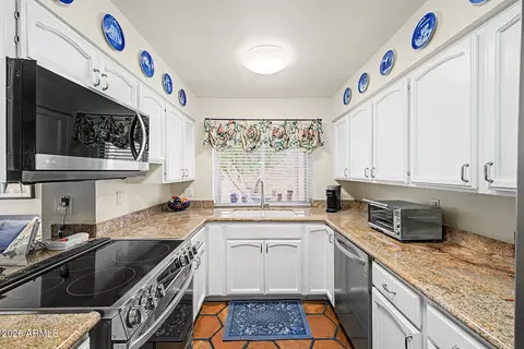 Kitchen - 1801 E Winter Dr, Phoenix, AZ 85020 photo 2 of 2
