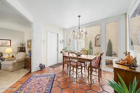 Dining - 1801 E Winter Dr, Phoenix, AZ 85020 photo 1 of 1