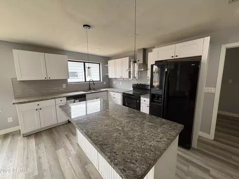 Kitchen - 15039 N 24th Pl, Phoenix, AZ 85032 photo 2 of 2
