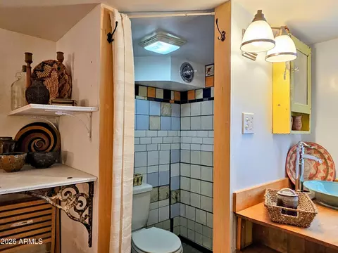 Bath - 433 Garden Ave, Bisbee, AZ 85603 photo 4 of 5