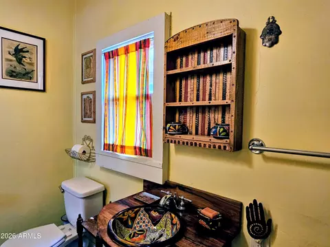 Bath - 433 Garden Ave, Bisbee, AZ 85603 photo 2 of 5