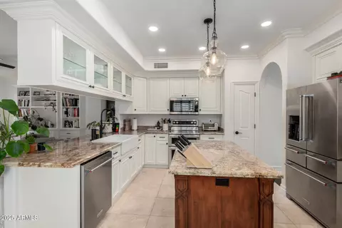 Kitchen - 2026 E Cortez Dr, Gilbert, AZ 85234 photo 4 of 5