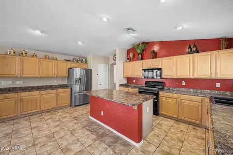Kitchen - 11218 E Rafael Ave, Mesa, AZ 85212 photo 2 of 3