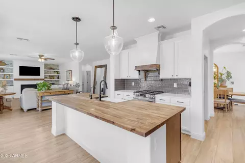 Kitchen - 3076 E Vallejo Dr, Gilbert, AZ 85298 photo 4 of 6