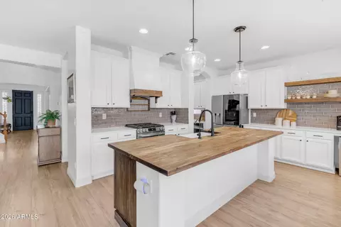 Kitchen - 3076 E Vallejo Dr, Gilbert, AZ 85298 photo 3 of 6