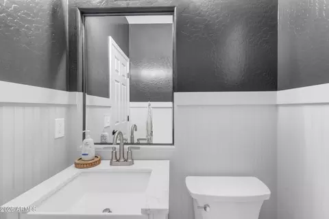 Bath - 3076 E Vallejo Dr, Gilbert, AZ 85298 photo 3 of 12