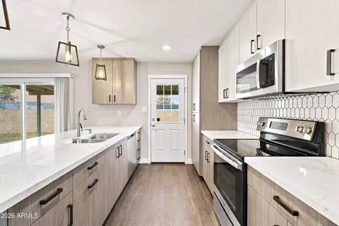 Kitchen - 1726 El Parque Dr, Tempe, AZ 85282 photo 2 of 2
