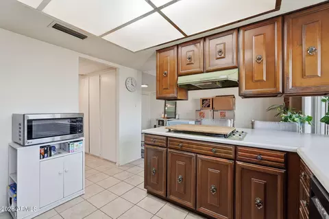Kitchen - 1407 E Malibu Dr, Tempe, AZ 85282 photo 3 of 5