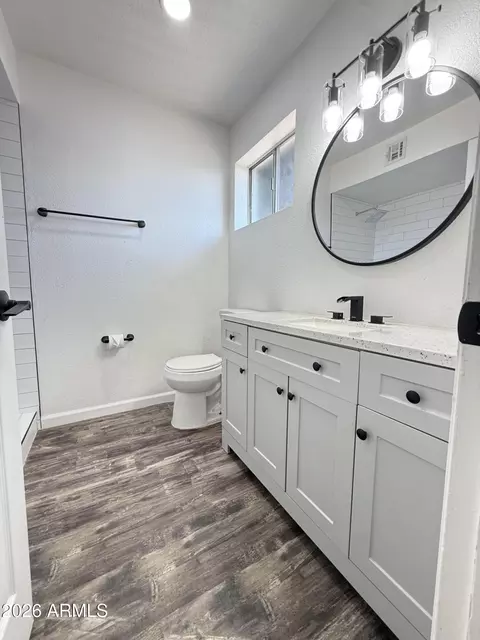 Bath - 4235 W Aster Dr, Phoenix, AZ 85029 photo 2 of 3