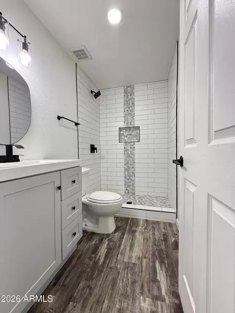 Bath - 4235 W Aster Dr, Phoenix, AZ 85029 photo 1 of 3