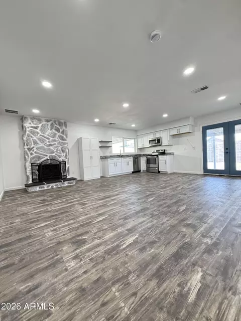 Living - 4235 W Aster Dr, Phoenix, AZ 85029 photo 4 of 6