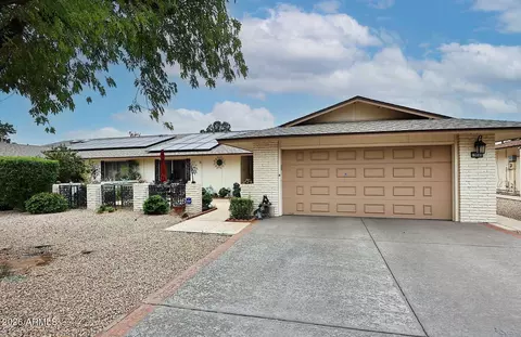 19046 N Lakeforest Dr, Sun City, AZ 85373