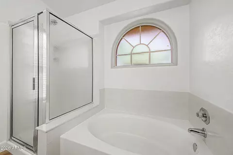 Bath - 3701 E Renee Dr, Phoenix, AZ 85050 photo 2 of 3