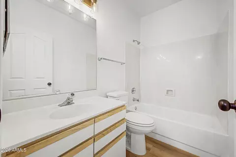 Bath - 3701 E Renee Dr, Phoenix, AZ 85050 photo 3 of 3