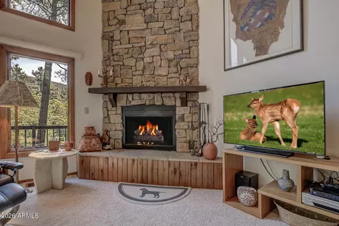 Living - 5189 N Juniper Loop, Pine, AZ 85544 photo 4 of 6