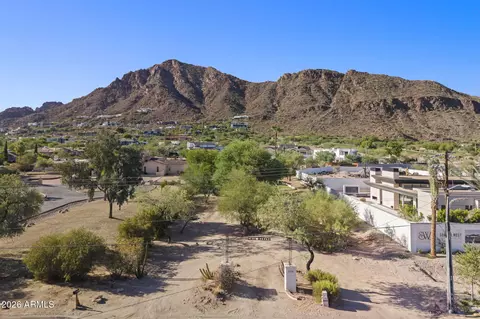 View/Area - 5710 E Camelback Rd, Phoenix, AZ 85018 photo 2 of 2