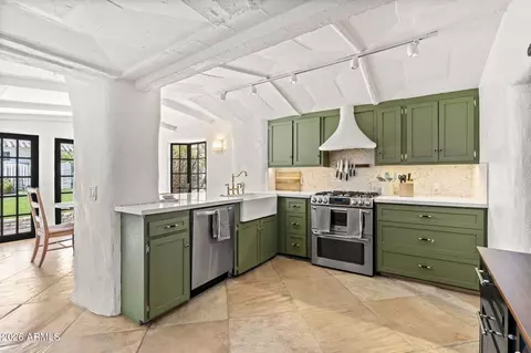 Kitchen - 5710 E Camelback Rd, Phoenix, AZ 85018 photo 3 of 4