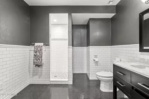Bath - 5710 E Camelback Rd, Phoenix, AZ 85018 photo 6 of 6