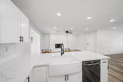 Kitchen - 1633 E Wesleyan Dr, Tempe, AZ 85282 photo 2 of 3