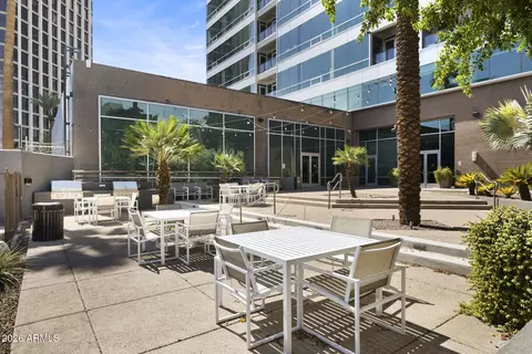 Exterior - 1 E Lexington Ave #1602, Phoenix, AZ 85012 photo 3 of 10