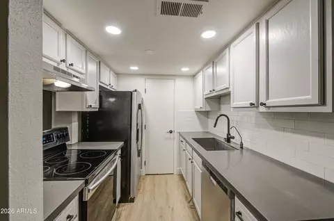 Kitchen - 4103 W Wonderview Rd, Phoenix, AZ 85019 photo 2 of 3