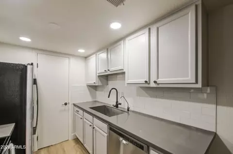 Kitchen - 4103 W Wonderview Rd, Phoenix, AZ 85019 photo 3 of 3
