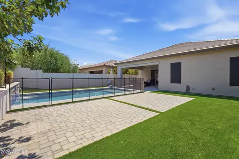 Exterior - 6620 E Libby St, Phoenix, AZ 85054 photo 10 of 11