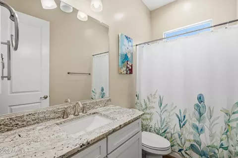 Bath - 6620 E Libby St, Phoenix, AZ 85054 photo 3 of 3