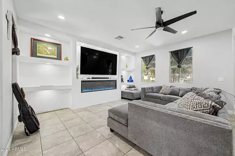 Living - 255 N 69th Pl, Mesa, AZ 85207 photo 2 of 3