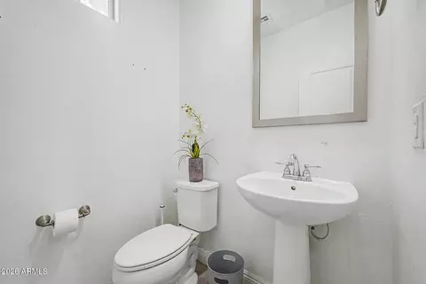 Bath - 255 N 69th Pl, Mesa, AZ 85207 photo 1 of 5