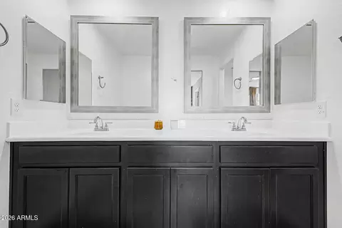 Bath - 255 N 69th Pl, Mesa, AZ 85207 photo 2 of 5