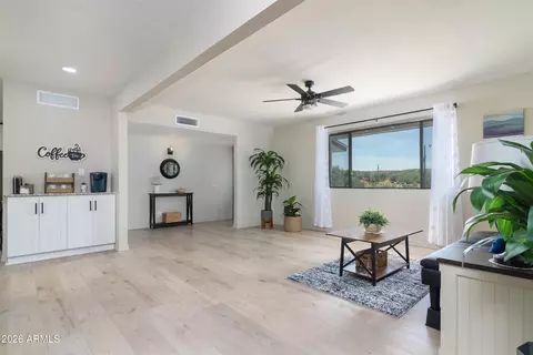 Living - 985 E Saguaro Dr, Globe, AZ 85501 photo 4 of 4