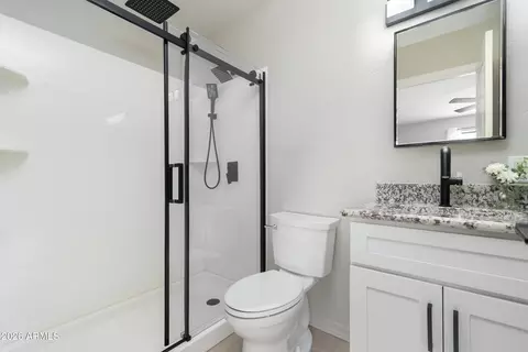 Bath - 985 E Saguaro Dr, Globe, AZ 85501 photo 2 of 2