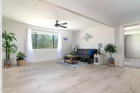 Living - 985 E Saguaro Dr, Globe, AZ 85501 photo 1 of 4