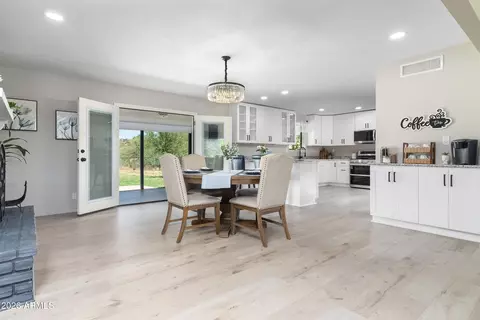 Dining - 985 E Saguaro Dr, Globe, AZ 85501 photo 2 of 3