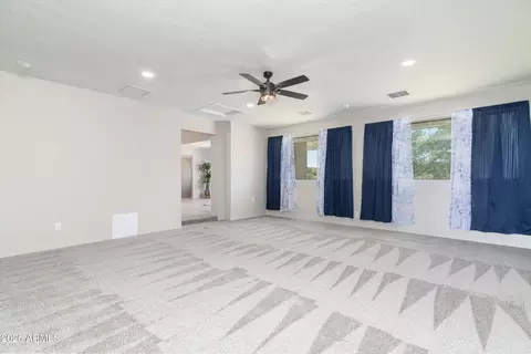 Living - 985 E Saguaro Dr, Globe, AZ 85501 photo 3 of 4