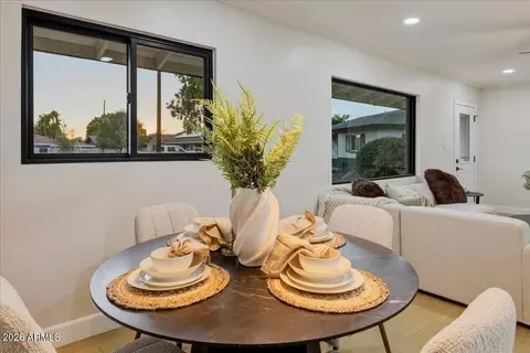 Dining - 2038 E Cheery Lynne Rd, Phoenix, AZ 85016 photo 2 of 3
