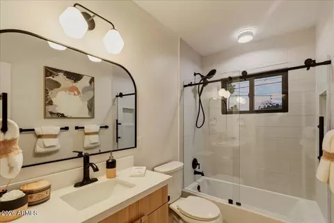 Bath - 2038 E Cheery Lynne Rd, Phoenix, AZ 85016 photo 4 of 4